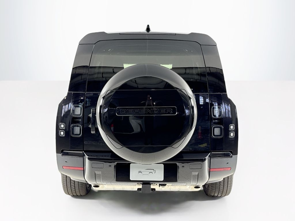 2026 Land Rover Defender 130 S photo 4
