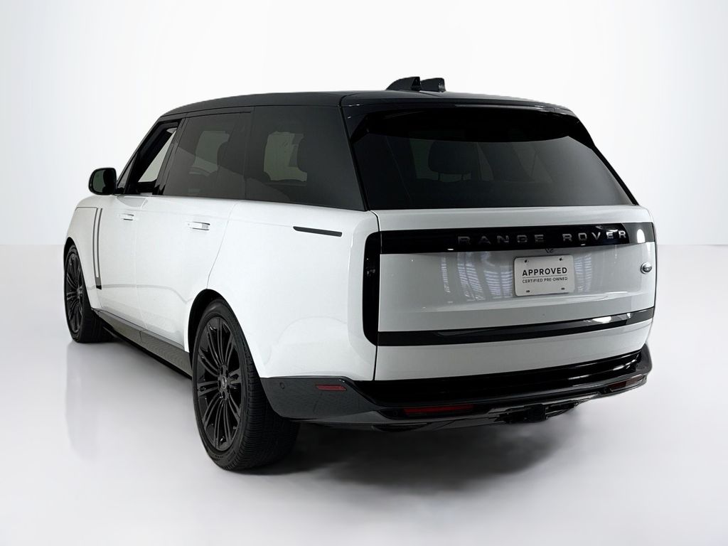 2023 Land Rover Range Rover SE photo 2