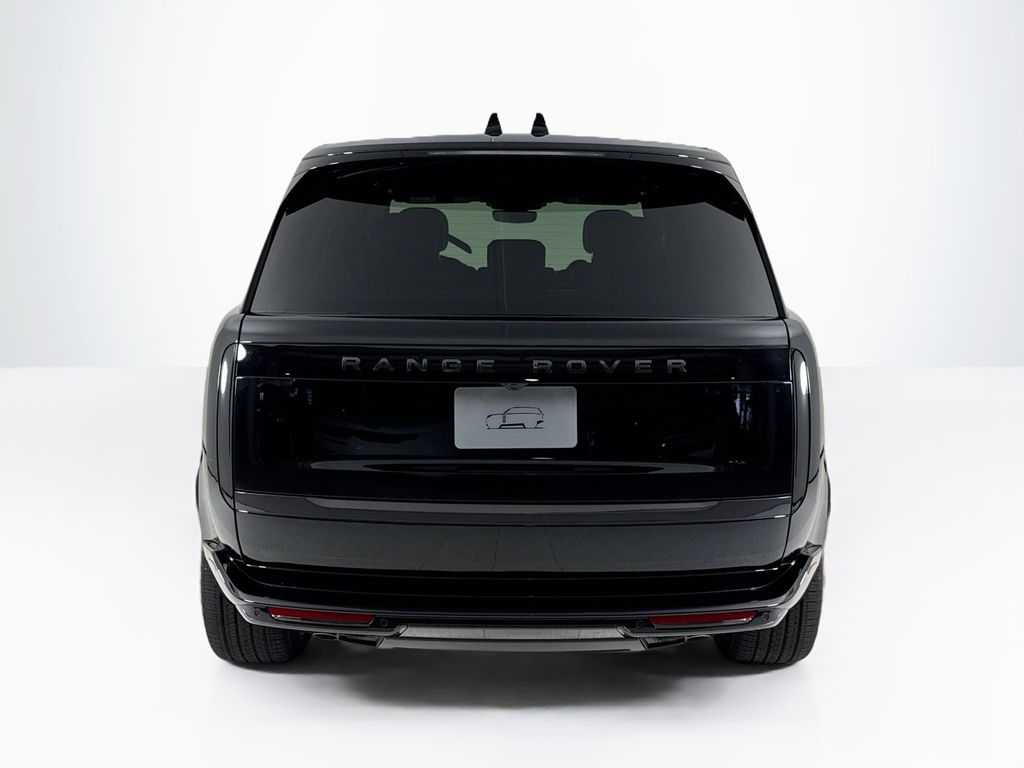 2025 Land Rover Range Rover SE photo 3