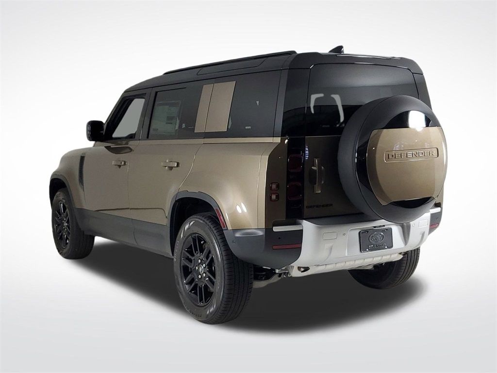 2025 Land Rover Defender 110 S photo 3