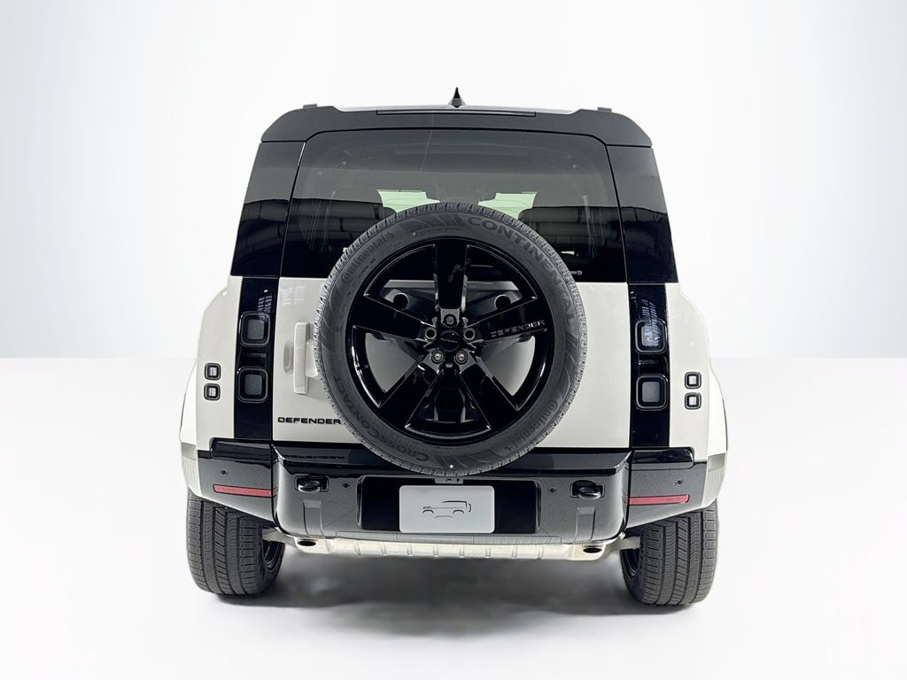 2026 Land Rover Defender 110 X-Dynamic SE photo 4