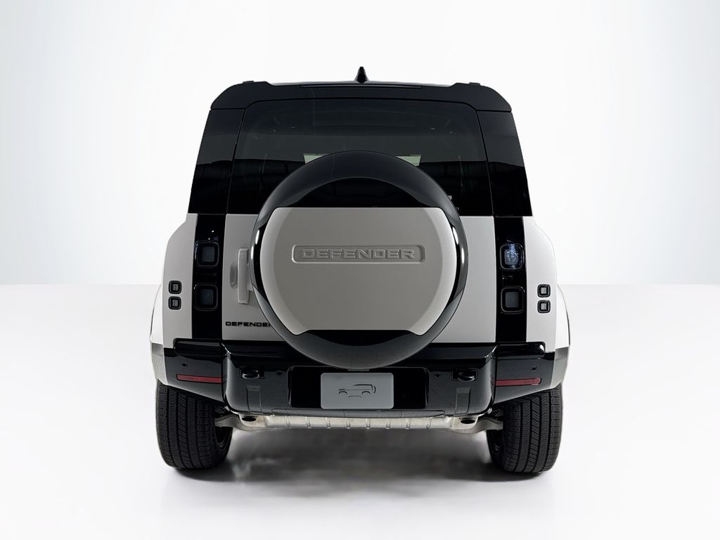 2026 Land Rover Defender 110 X-Dynamic SE photo 4