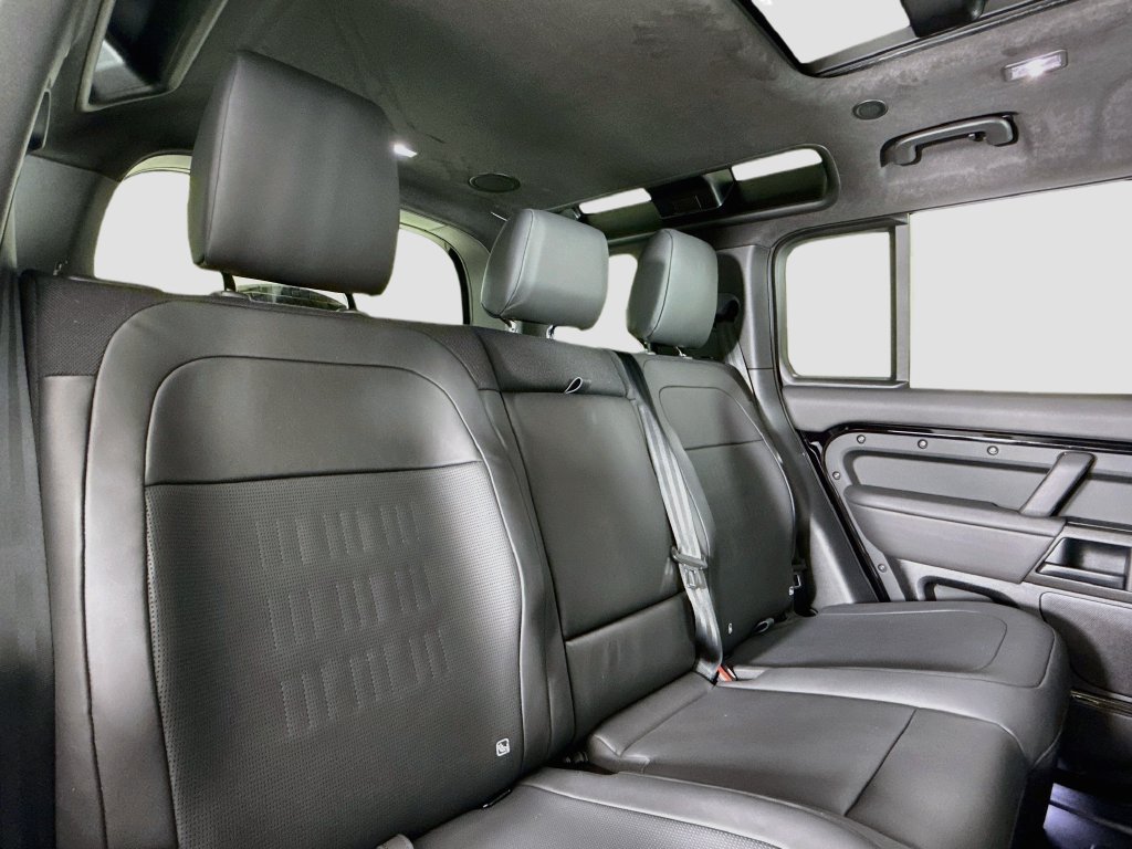 2026 Land Rover Defender OCTA Black - Photo 15