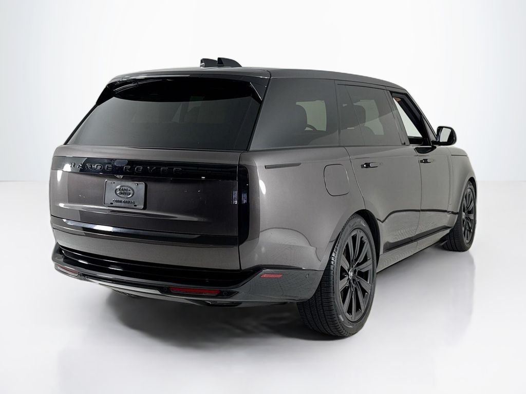 2023 Land Rover Range Rover SE photo 4