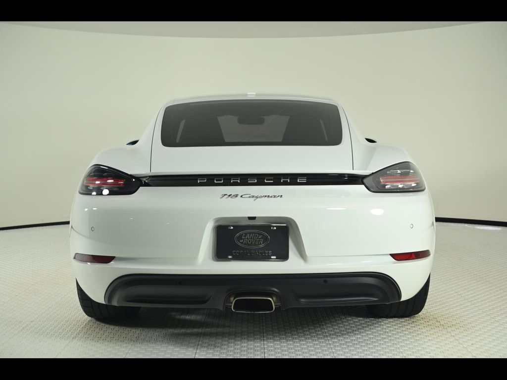 2022 Porsche Cayman T photo 4