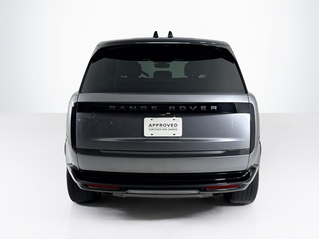 2024 Land Rover Range Rover SE photo 4