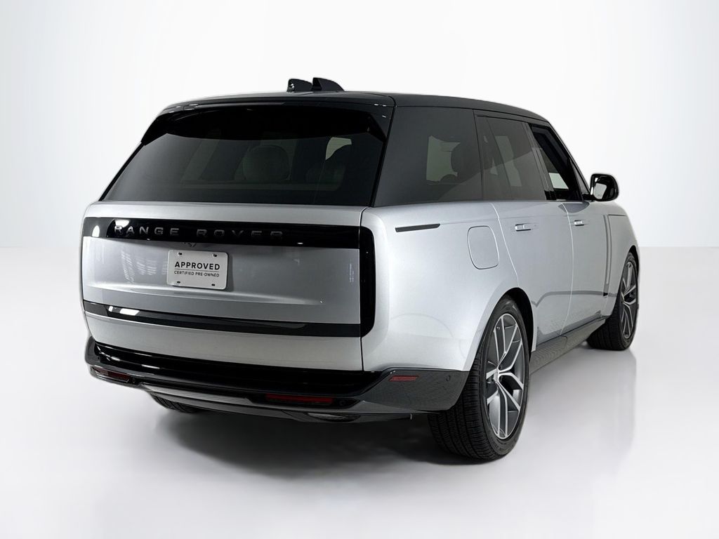 2025 Land Rover Range Rover SE photo 4