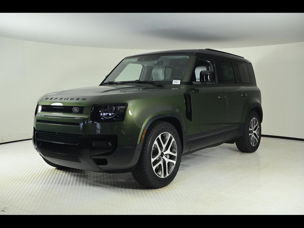 2026 Land Rover Defender S's photo