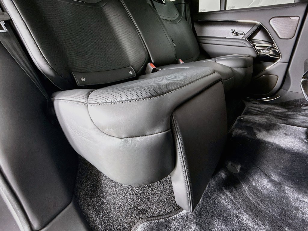2026 Land Rover Range Rover SV - Photo 27