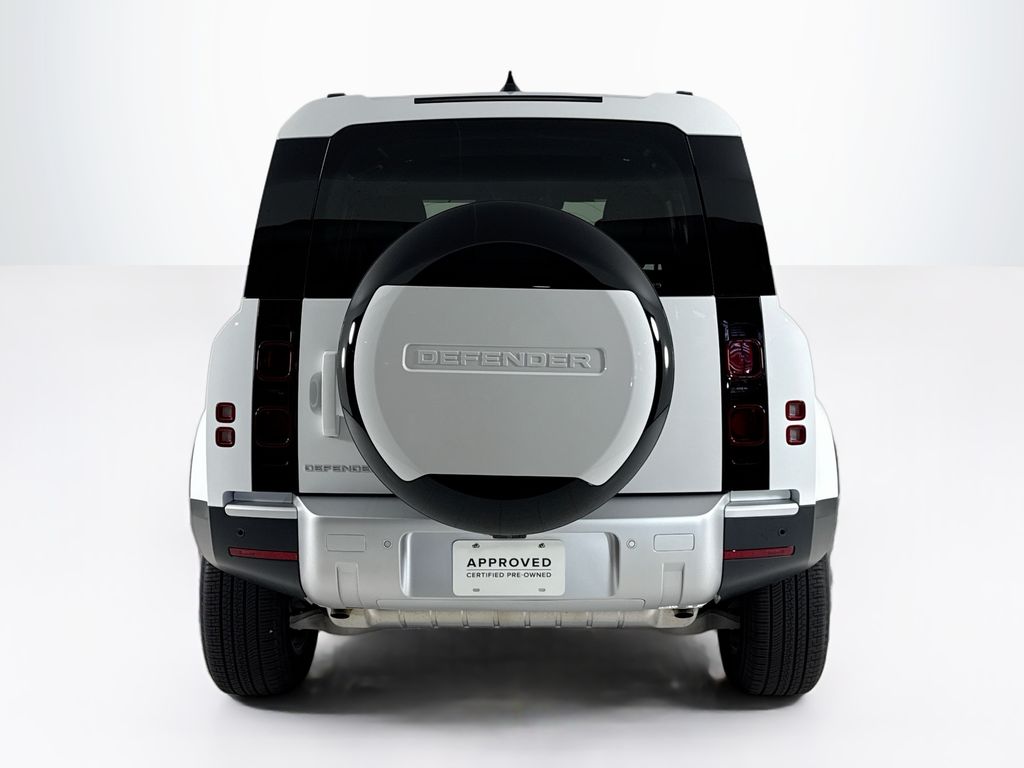 2025 Land Rover Defender 110 S photo 4