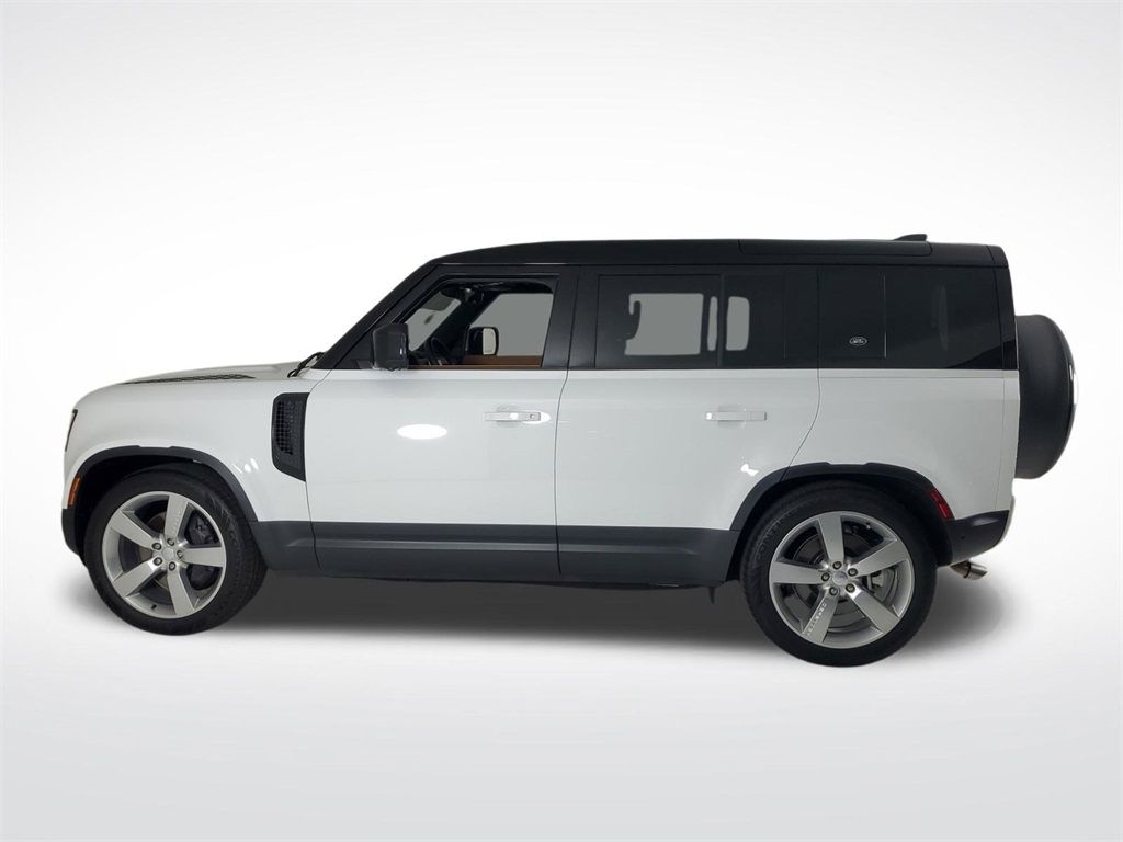 2024 Land Rover Defender 110 SE photo 2