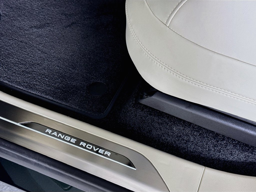 2026 Land Rover Range Rover SE - Photo 18