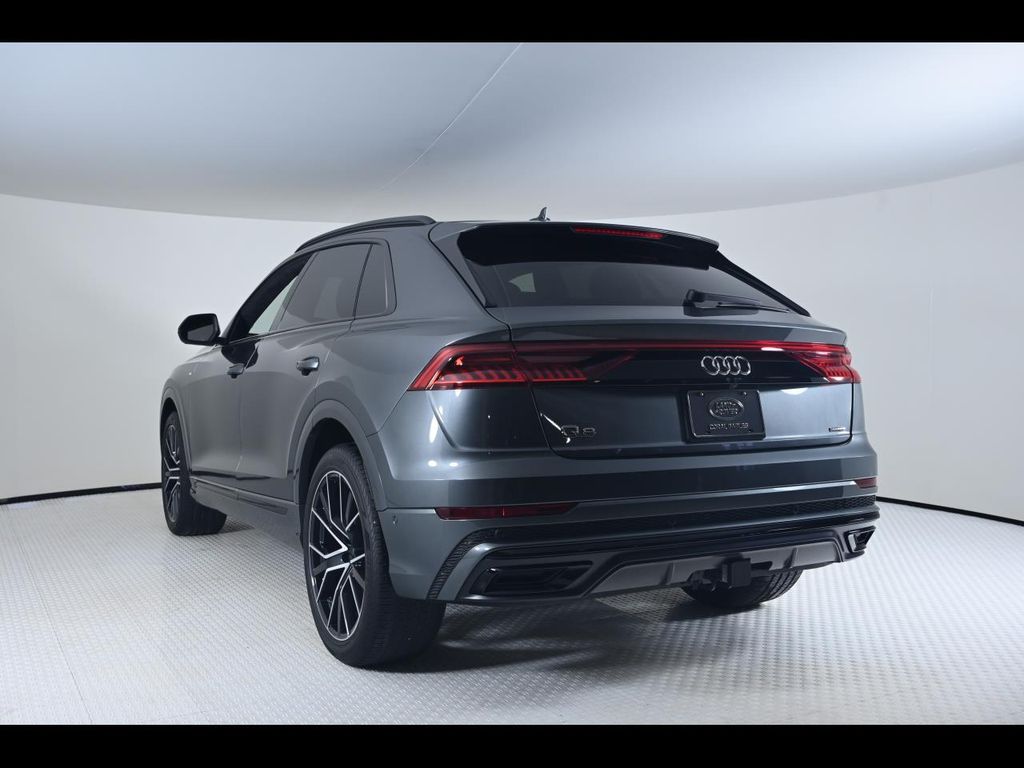 2019 Audi Q8 S Line quattro Prestige photo 3