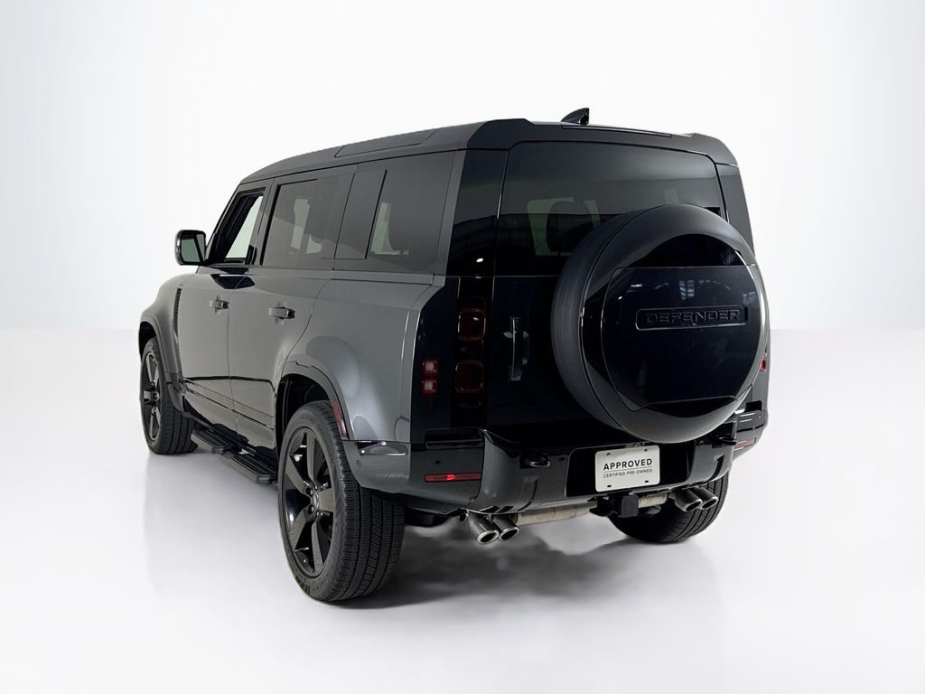2025 Land Rover Defender 110 X-Dynamic SE photo 3