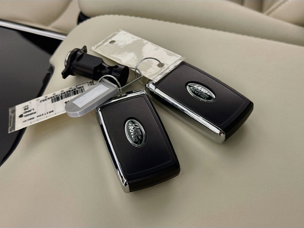2026 Land Rover Range Rover SE - Photo 17