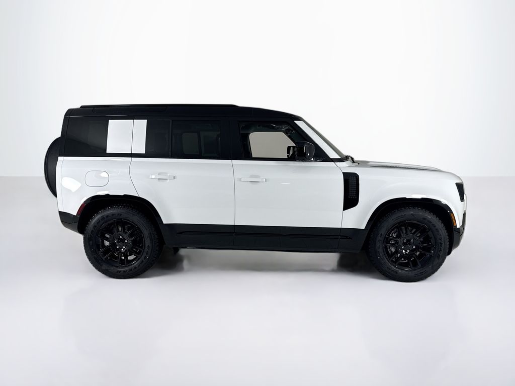 2026 Land Rover Defender 110 X-Dynamic SE photo 4