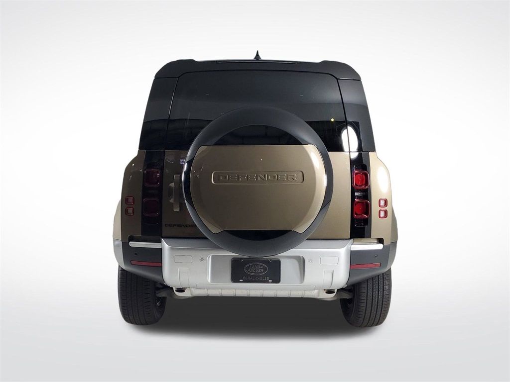 2025 Land Rover Defender 110 S photo 4