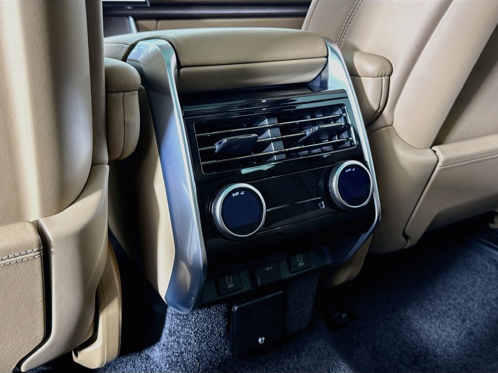 2026 Land Rover Range Rover SE - Photo 16