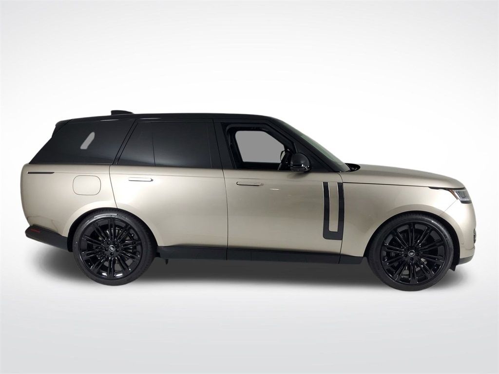 2025 Land Rover Range Rover SE photo 3