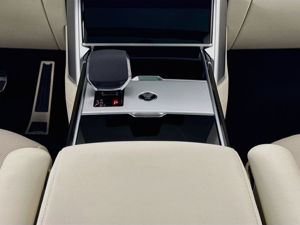2026 Land Rover Range Rover SE - Photo 12