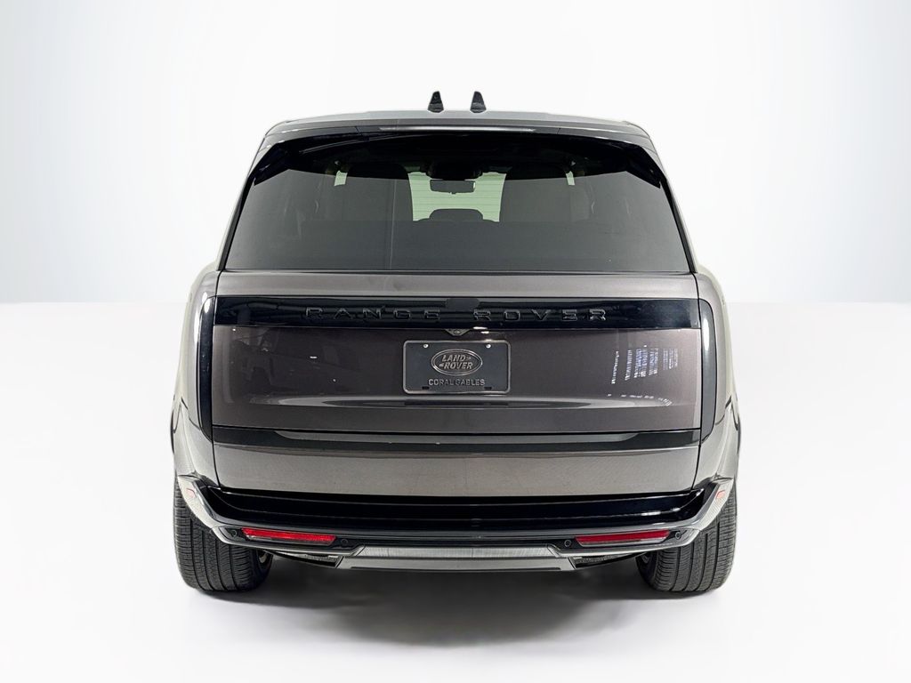 2023 Land Rover Range Rover SE photo 3