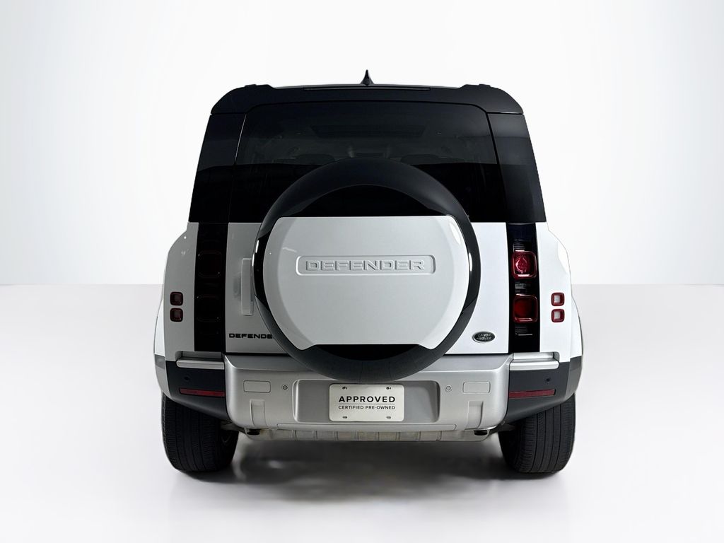 2023 Land Rover Defender 110 S photo 3