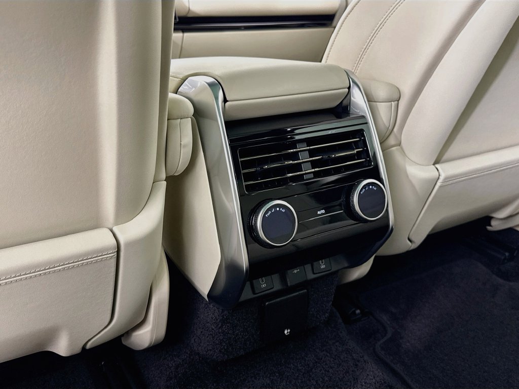 2026 Land Rover Range Rover SE - Photo 16