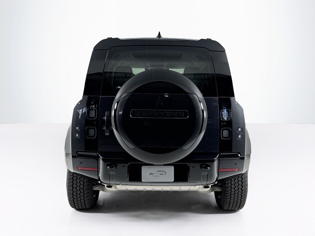 2026 Land Rover Defender 110 X-Dynamic SE photo 3