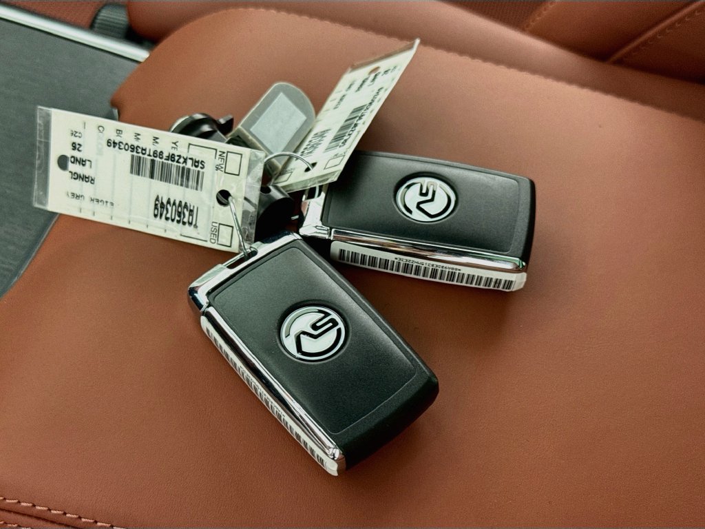 2026 Land Rover Range Rover SV - Photo 18