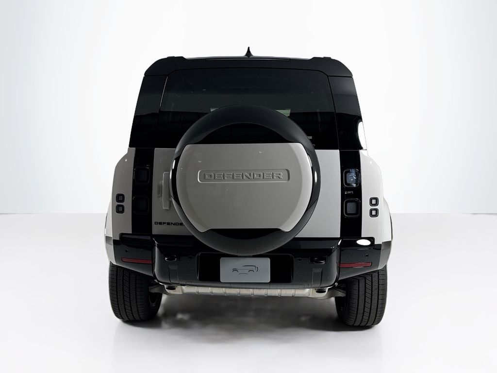 2026 Land Rover Defender 110 X-Dynamic SE photo 4