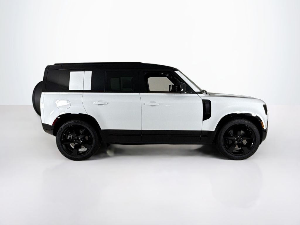 2026 Land Rover Defender 110 X-Dynamic SE photo 2