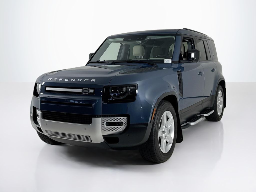 2023 Land Rover Defender SE's photo