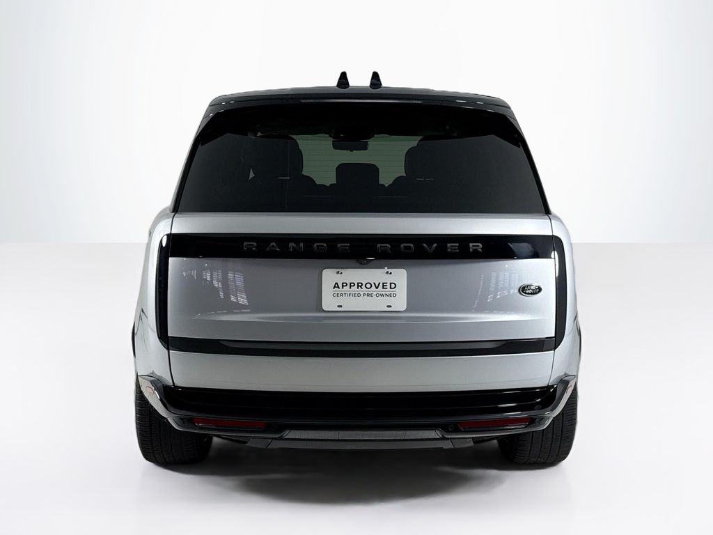 2023 Land Rover Range Rover SE photo 4