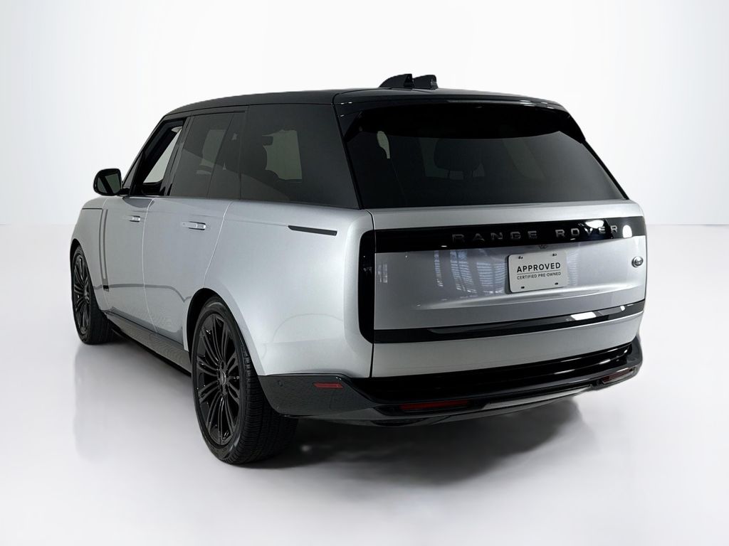 2023 Land Rover Range Rover SE photo 3