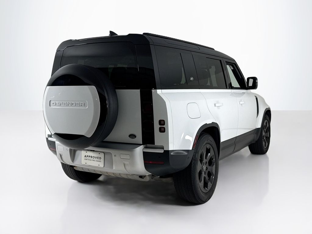 2023 Land Rover Defender 110 S photo 4