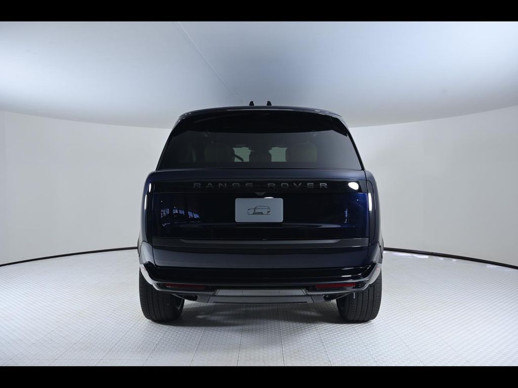 2026 Land Rover Range Rover SE photo 4