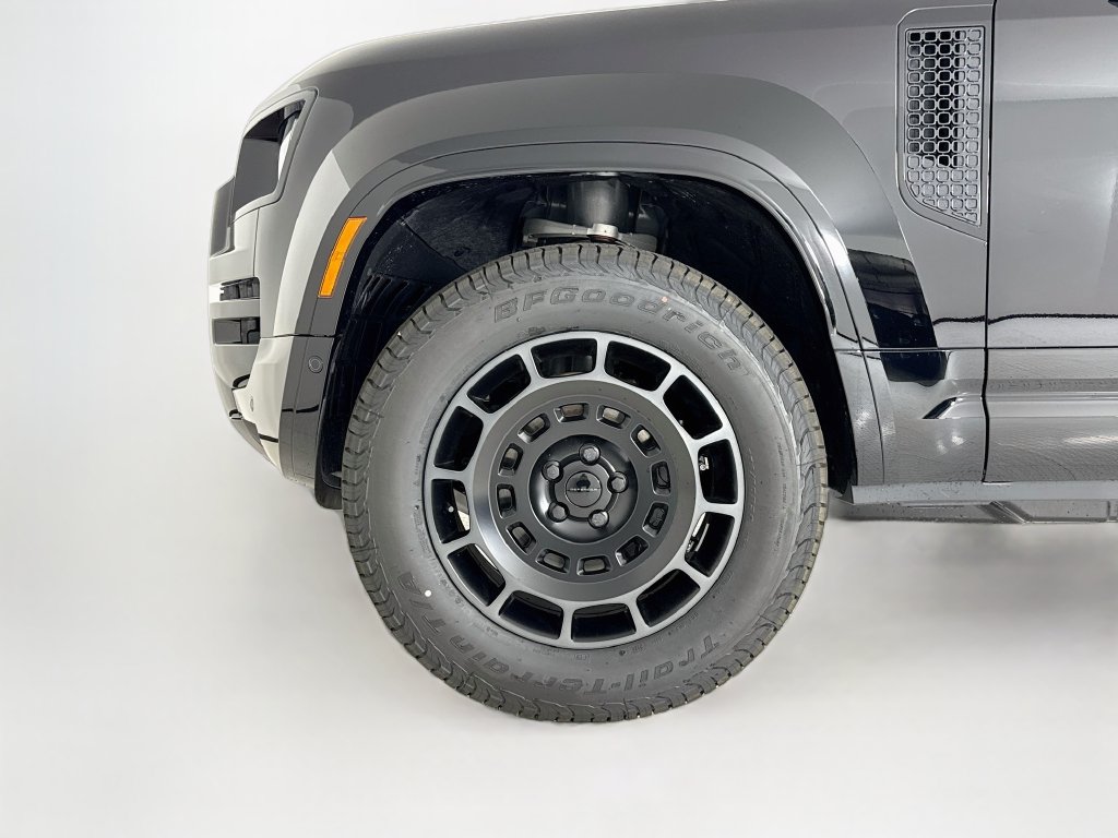 2026 Land Rover Defender OCTA Black - Photo 30