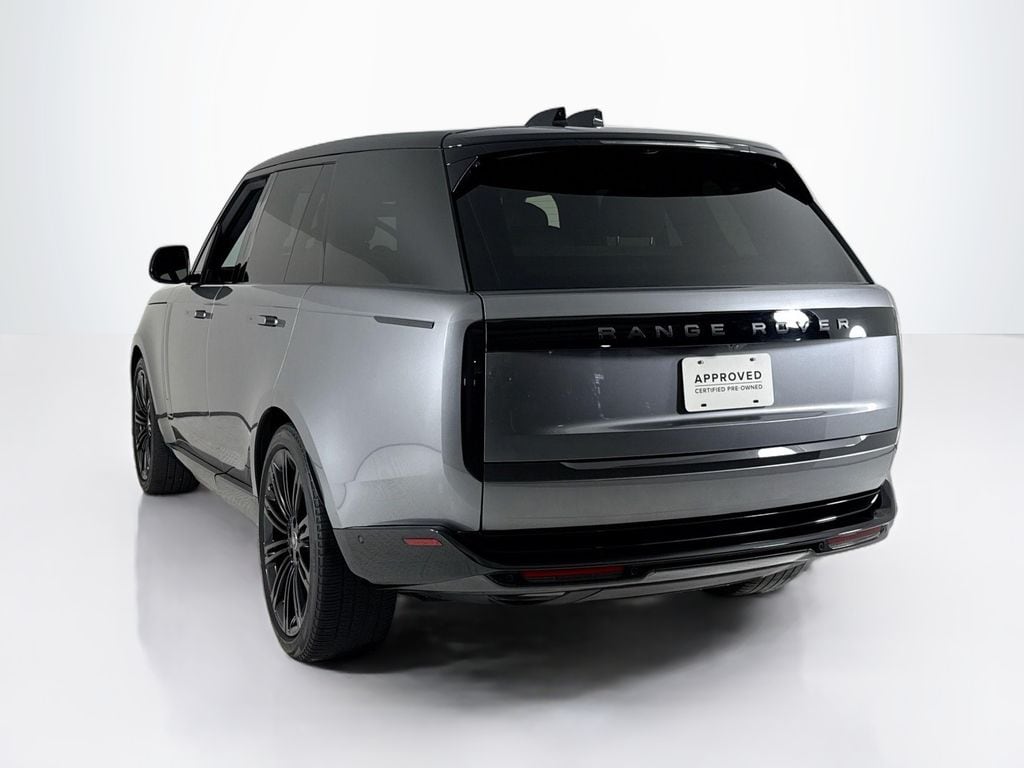 2024 Land Rover Range Rover SE photo 3