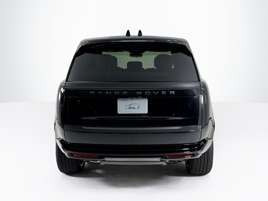 2025 Land Rover Range Rover SE photo 3