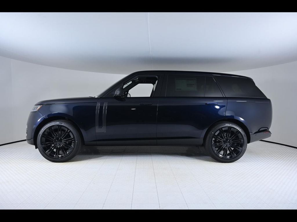 2026 Land Rover Range Rover SE photo 2