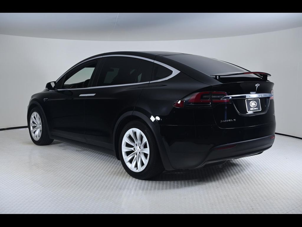 2018 Tesla Model X 75D photo 2