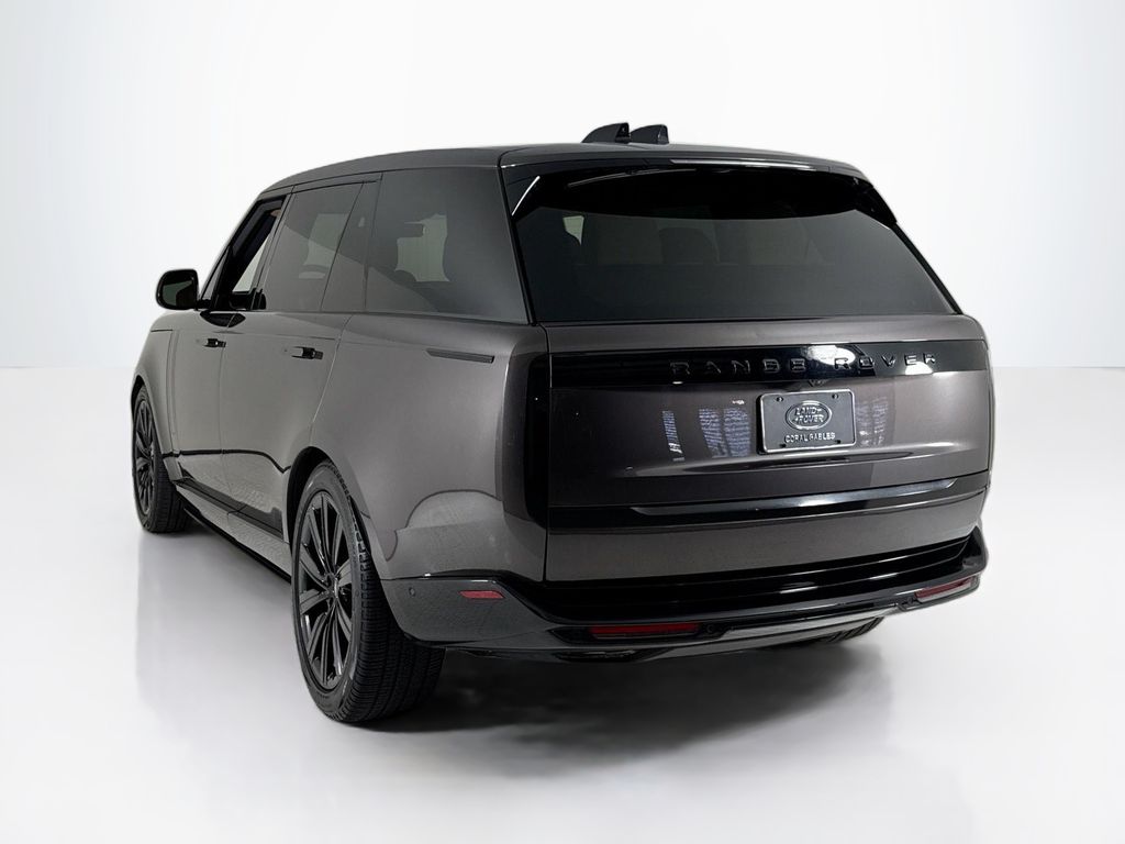 2023 Land Rover Range Rover SE photo 2