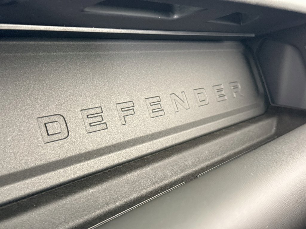 2026 Land Rover Defender OCTA Black - Photo 22