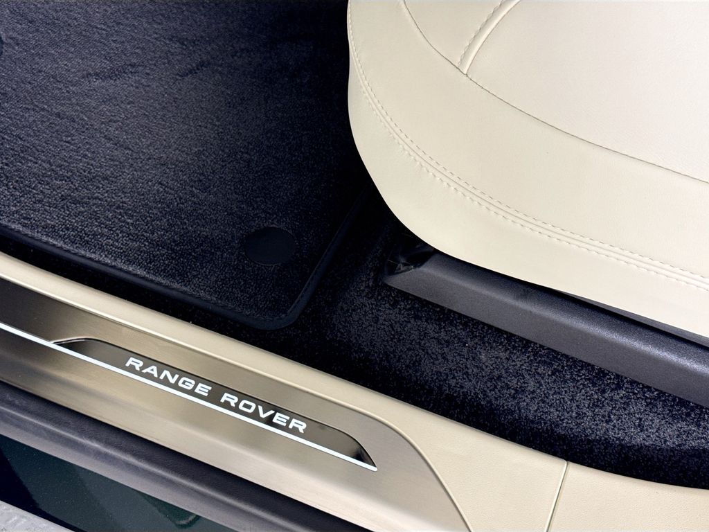 2026 Land Rover Range Rover SE - Photo 18
