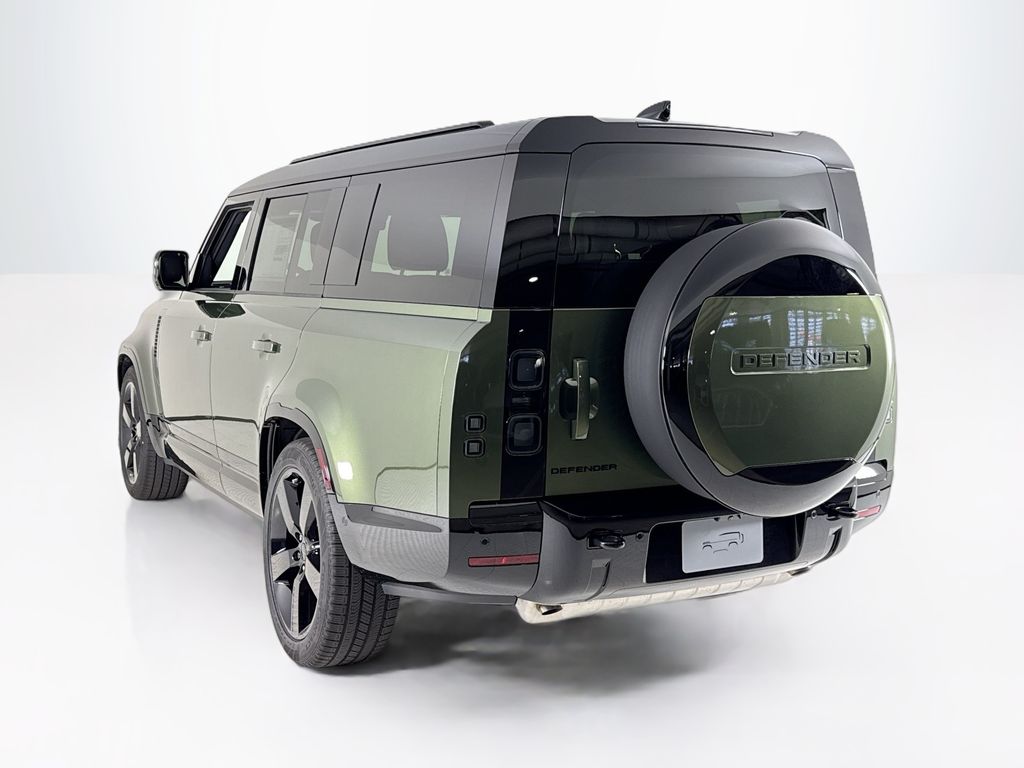 2026 Land Rover Defender 130 X-Dynamic SE photo 3