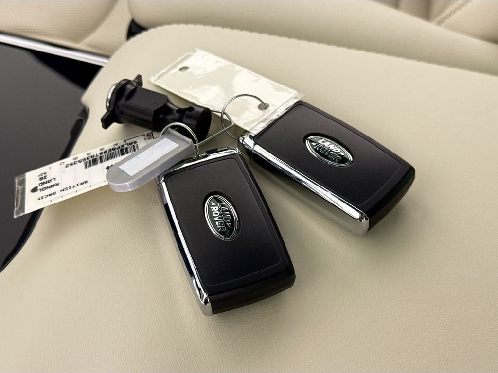 2026 Land Rover Range Rover SE - Photo 17