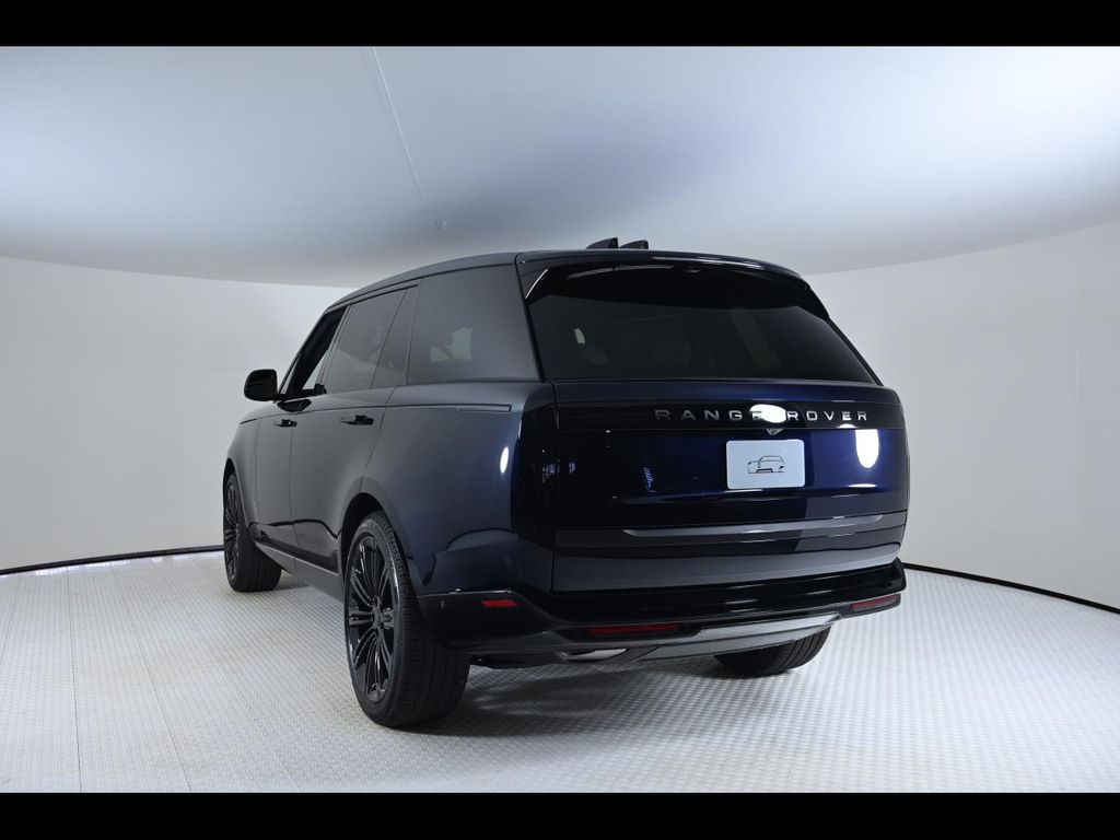 2026 Land Rover Range Rover SE photo 3