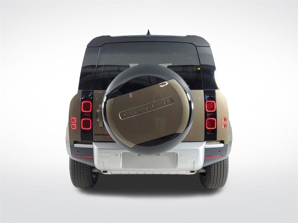 2025 Land Rover Defender 110 S photo 4