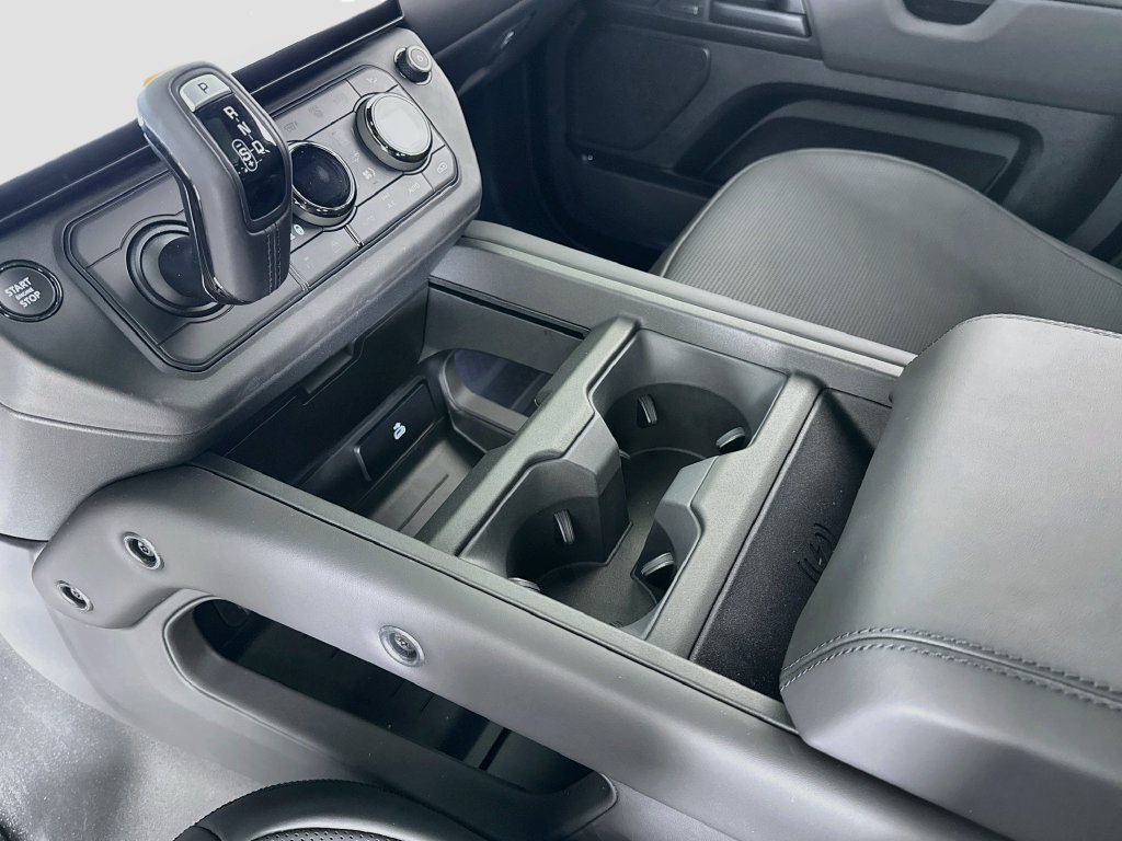 2026 Land Rover Defender OCTA Black - Photo 21