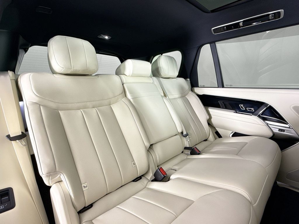 2026 Land Rover Range Rover SE - Photo 15